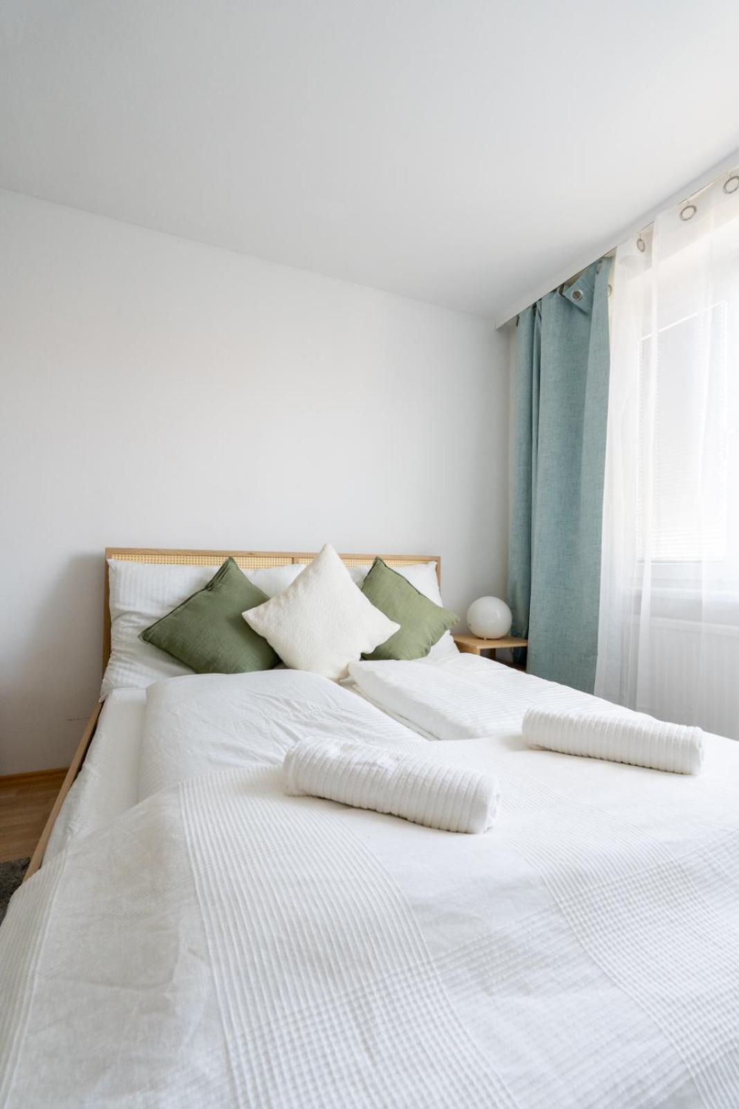 Two Bedrooms - 85 Squaremeters - 4 Min To U6 Dresdner Str ウィーン エクステリア 写真